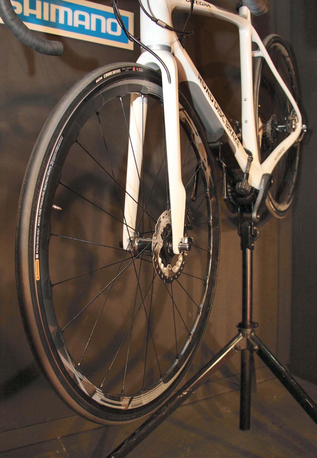 Bisiklette açık bilyalı ön göbek bakımı