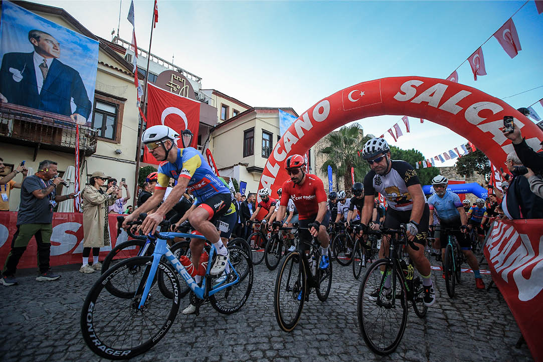 Fotoğraflarla Veloturk Gran Fondo Çeşme 2025